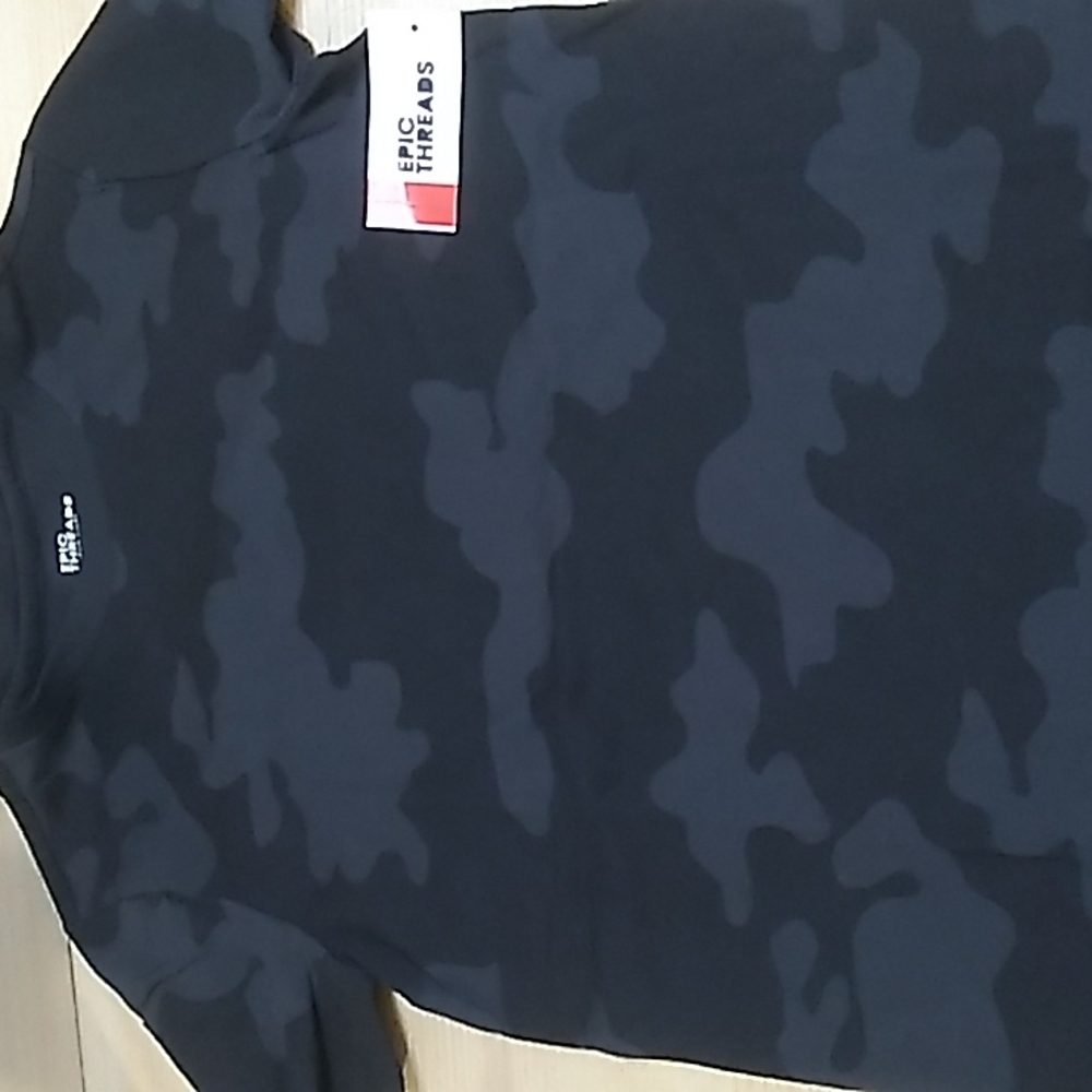 Epic Threads Boys Camo shirt size Medium Black & Gray